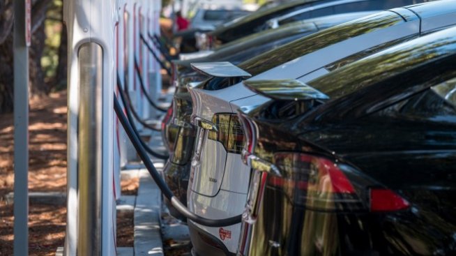 Зареждане на електромобил във Валхала - епична борба за енергия