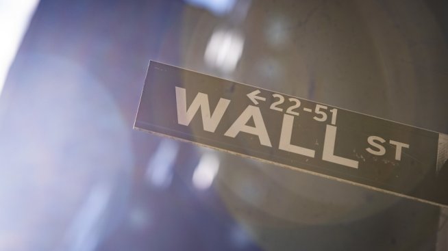 Технологичните компании натежаха на Wall Street в първата сесия за седмицата