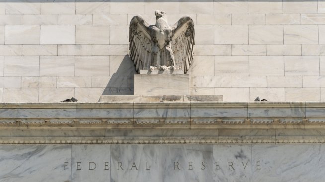 Фед: Банките, които скачат в криптосектора, трябва първо да си напишат домашното