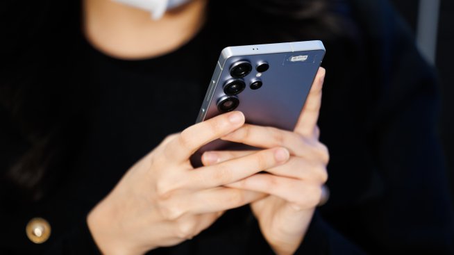 Samsung подсказа за забавяне на бизнеса ѝ с чипове