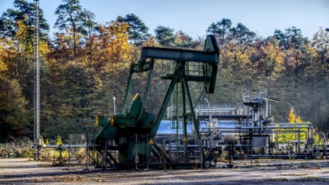 Goldman Sachs: Търсенето на петрол няма да стигне нов пик през това десетилетие