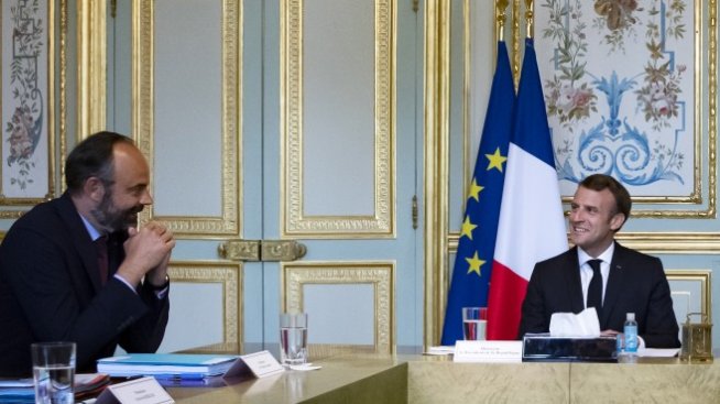 Правителството на Франция подаде оставка 