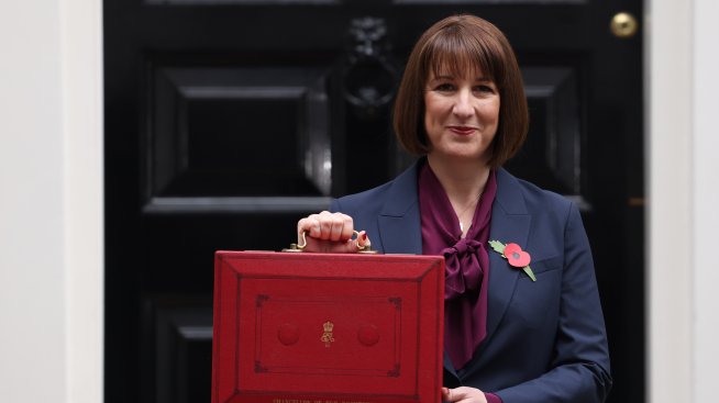 Британският финансов министър обяви най-голямото повишение на данъците от 1993 г.