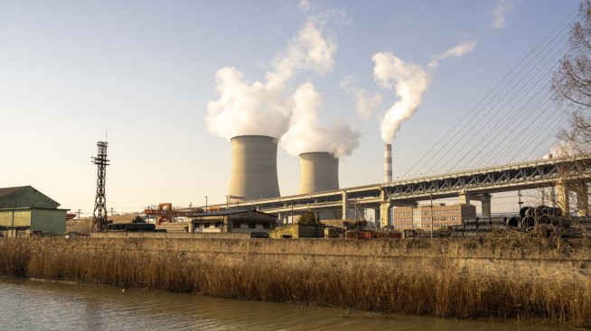 МАЕ: Глобалните въглеродни емисии в енергетиката достигат рекорд през 2023 г.