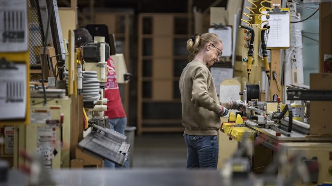 Поръчките на бизнес оборудване в САЩ отчитат слаб ръст през март въпреки надвисналите мита