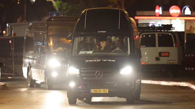 Израел освободи втора група заложници, примирието може да бъде удължено