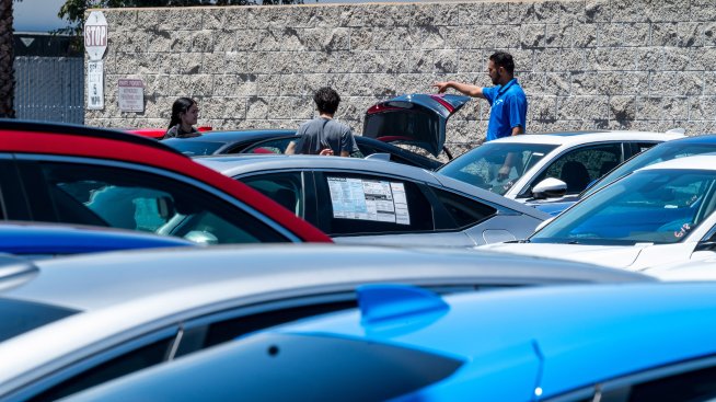 Автомобилните заеми "под водата" в САЩ достигнаха 4-годишен връх в нов знак за проблеми