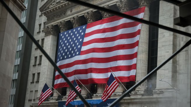 S&P 500 затвори със спад, но отбеляза най-добрата си седмица от ноември