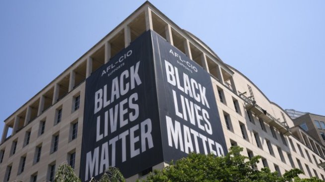 Протестите в САЩ са както расови, така и класови