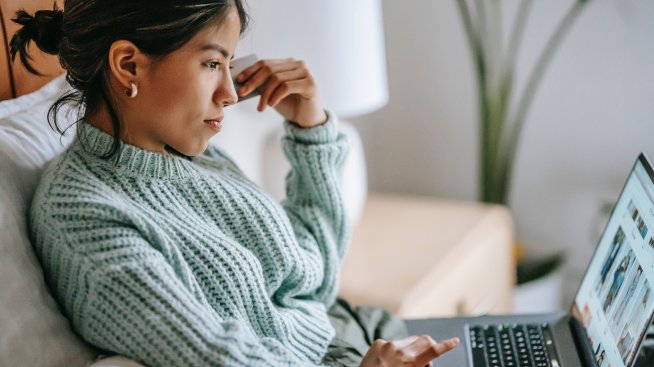 Над половината от българите се притесняват да предоставят финансови данни при онлайн пазаруване