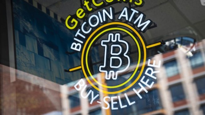 Биткойнът се опитва да се задържи над 44 хил. долара