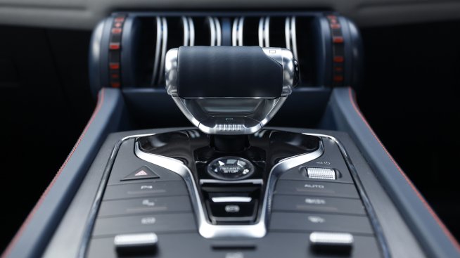 Електромобилните концерни продължават да горят кеш заради растящите разходи