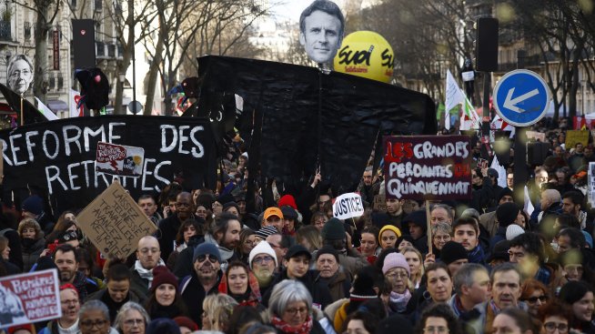 Французите отново протестират срещу пенсионната реформа на Макрон