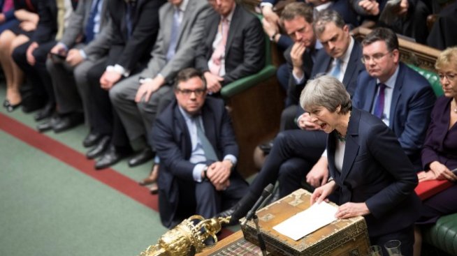 Тереза Мей заплашва да се откаже от опитите за систематичен Brexit