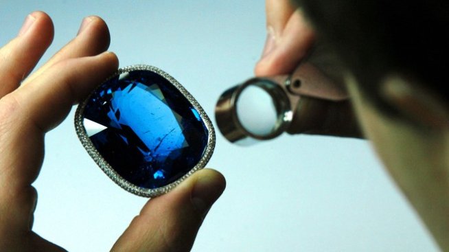 Син диамант бе продаден за над 18 млн. долара на търг в Ню Йорк