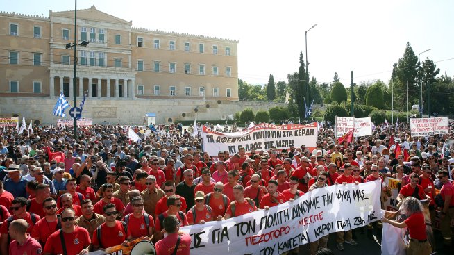 Мицотакис разгневи държавните служители с планирани промени в трудовия закон