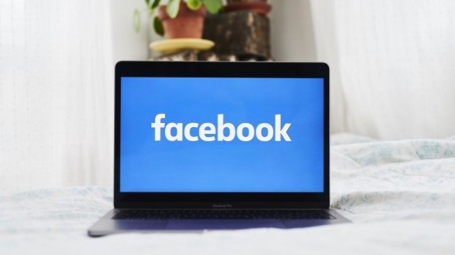 Facebook тества платени подгрупи