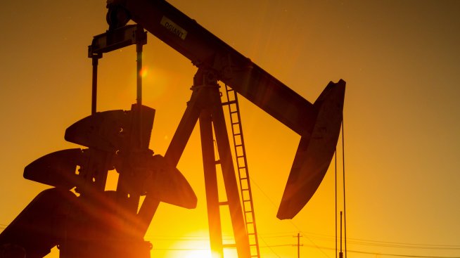 Петролът поевтинява с над 2 долара, очакванията за свръхпредлагане се засилват*