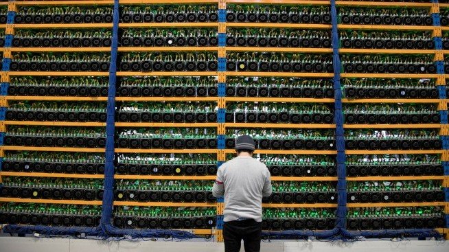 Финансовите регулатори трябва да достигнат темпа на развитие на дигиталните валути