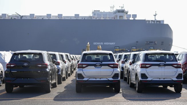 Митата и силната конкуренция свиват продажбите на Toyota през февруари