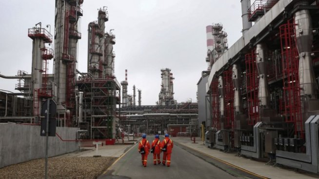 Какво ще стане с работниците от петролния и газов сектор след енергийния преход?