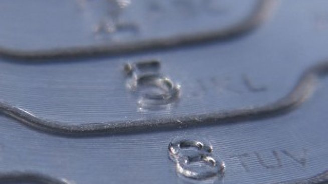 Global Net: Пазарът на мобилни телефони в България се сви с 20% през 2010 година