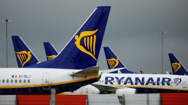 Ryanair очаква рекордна загуба от близо 1 млрд. евро за финансовата година