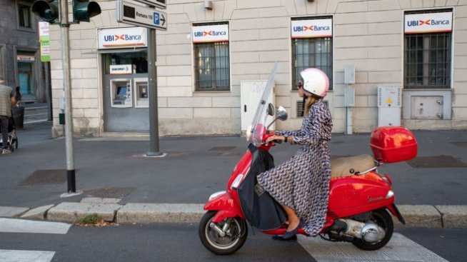 Компания за електрически скутери ще произвежда сменяеми батерии