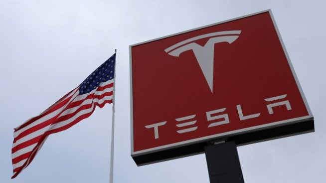 Един от най-големите акционери в Tesla е готов да инвестира още пари в концерна