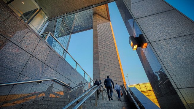 Сливанията и придобиванията в света се сринаха до 20-годишен минимум през април