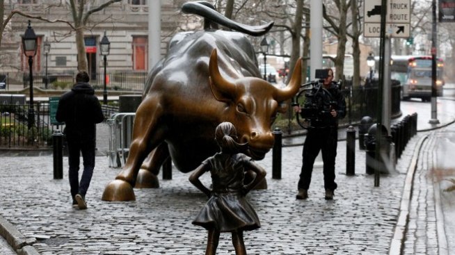На Международния ден на жените малко момиче се изправи срещу бика на Wall Street