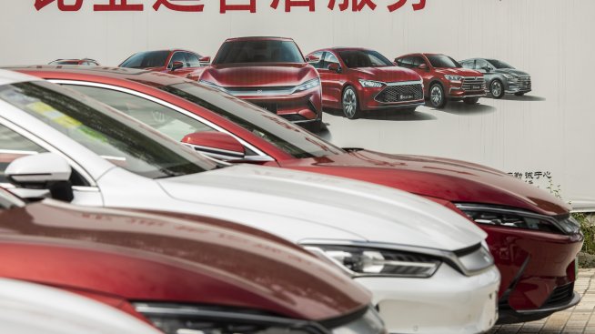 Уорън Бъфет продаде целия си дял в BYD, акциите на китайската компания поевтиняват