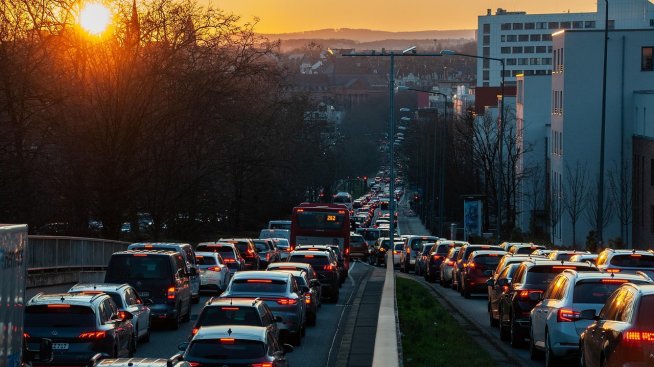 Броят на автомобилите на човек от населението в ЕС е останал стабилен през 2023 г.