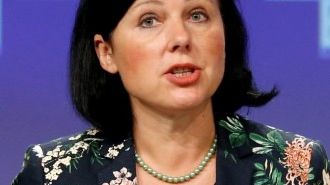 ЕК планира да предостави повече правомощия на потребителите да съдят компании