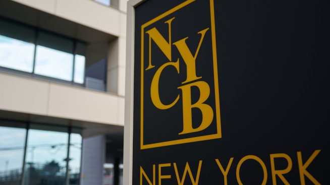 Банкови проблеми съживиха опасенията за пазара на бизнес имоти в САЩ