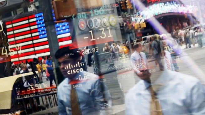 Разпродажбите в технологичния сектор продължават, Nasdaq се срина с 4,1%