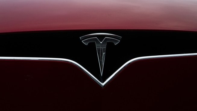 Tesla изтри за ден повече от общата капитализация на GM и Ford