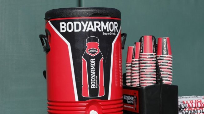 Coca-Cola плаща 5,6 млрд. долара за спортните напитки BodyArmor