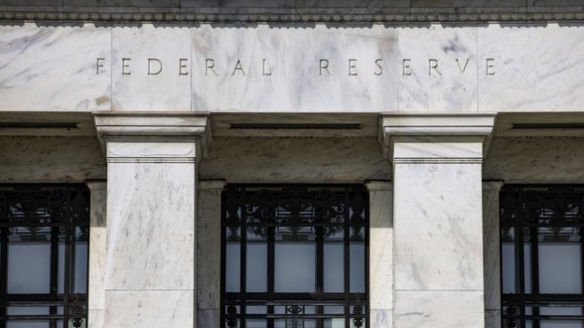 Фед ще трябва да повиши лихвите по-бързо, отколкото предполагаше
