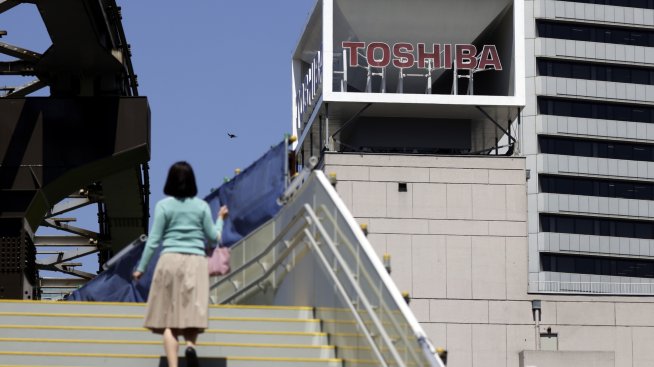 Suzuki и производителят на чипове Rohm се присъединяват към офертата за придобиване на Toshiba