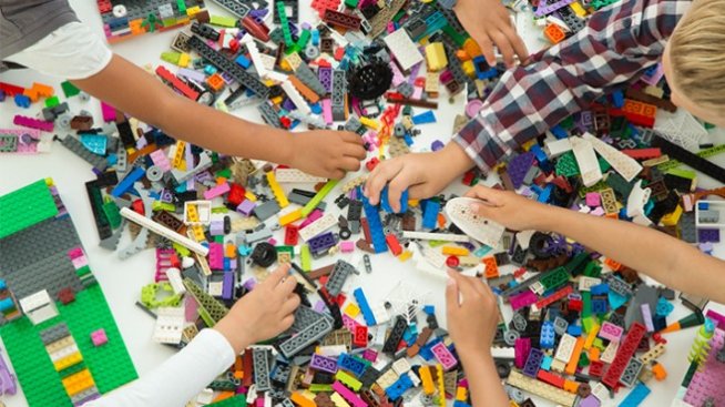 Производителят на играчки Lego се обединява с китайската Tencent