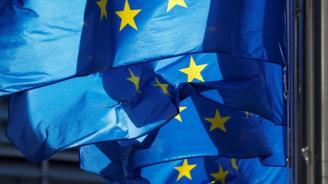 Потребителите в еврозоната се готвят за рецесия и висока инфлация