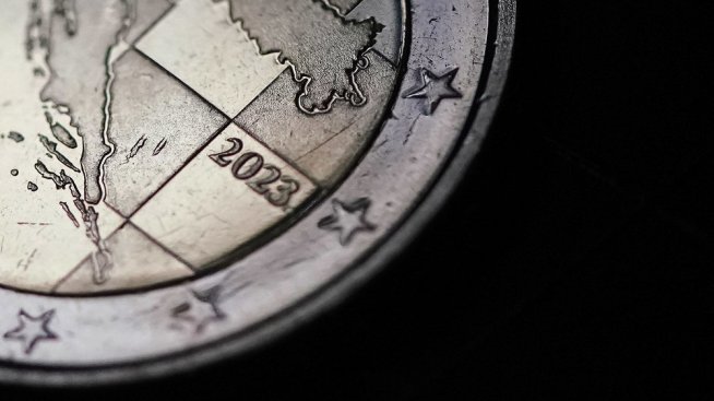 Правителството ще ограничава дефицита с приходи от данък върху свръхпечалбите и хазарта
