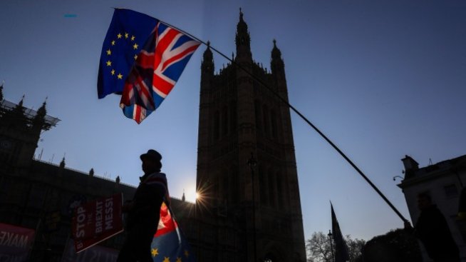 Преговорите за Brexit може да пропаднат в следващите часове