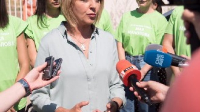 Манолова: Боклукът на София мирише, но обществените поръчки за него вонят*
