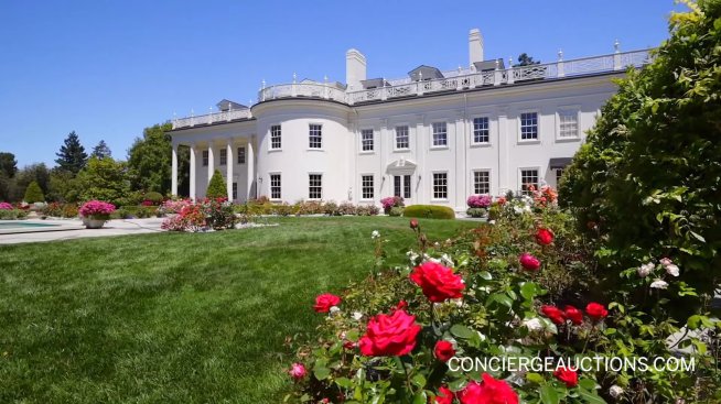 Копие на Белия дом в Калифорния беше продадено за 23 млн. долара