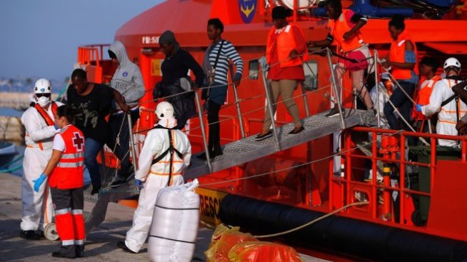 Мундо: Испания прави необходим завой в миграционната си политика