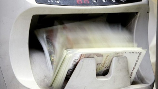 Темпът на повишение на спестяванията на домакинствата се забавя леко