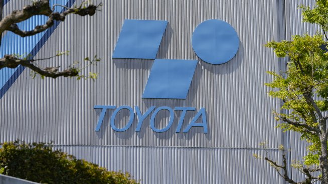 Toyota повишава офертата си за Toyota Industries след натиск от акционер активист