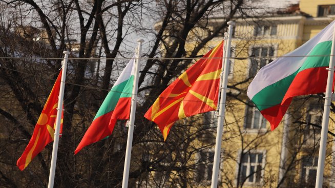 България предлага спешни доставки на мазут за Северна Македония